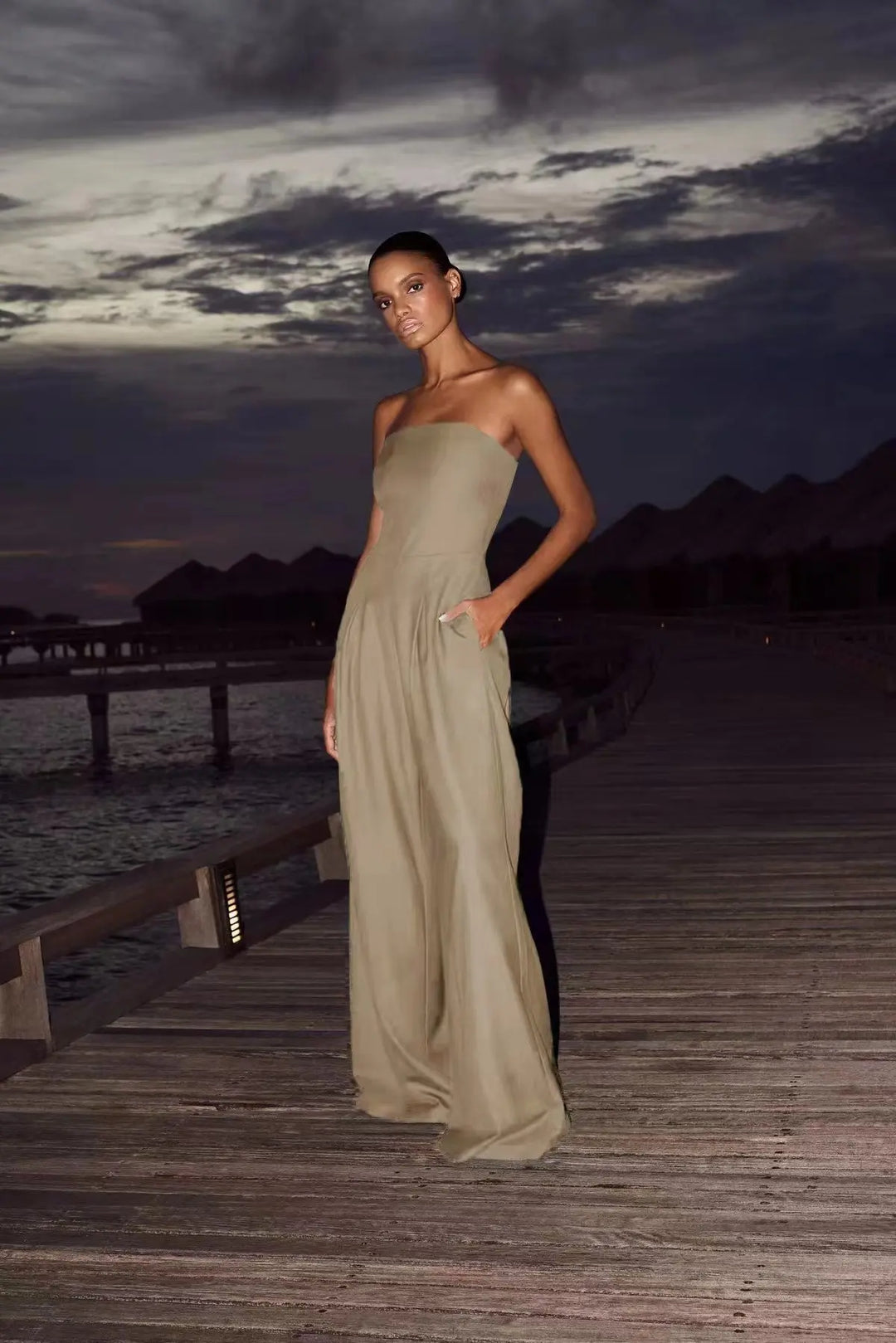 Emilia™ – Eleganter trägerloser Jumpsuit
